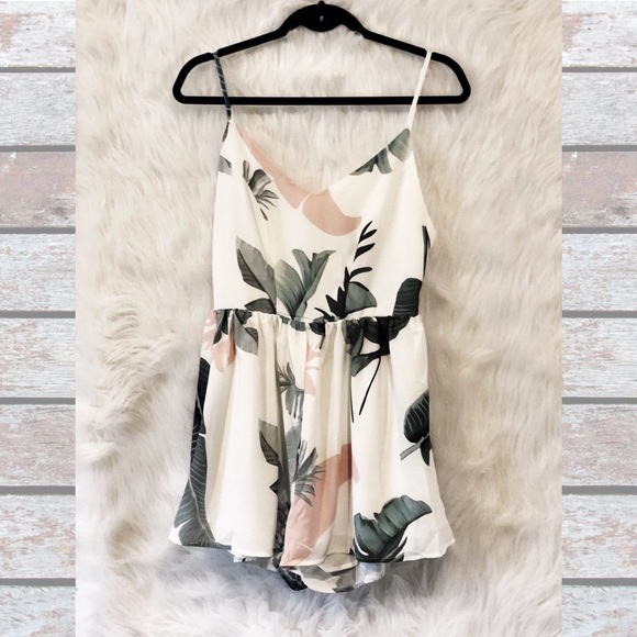 Pants - NWOT Tropical Floral Print Spaghetti Strap Romper